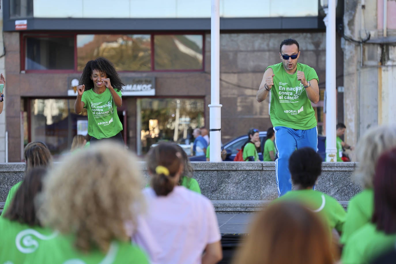 Una marea verde marcha contra el cáncer en Gijón