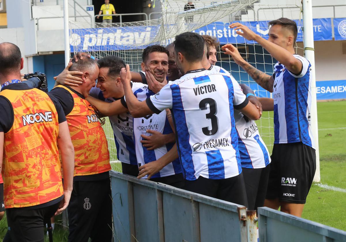 Las mejores imágenes del Real Avilés - Laredo