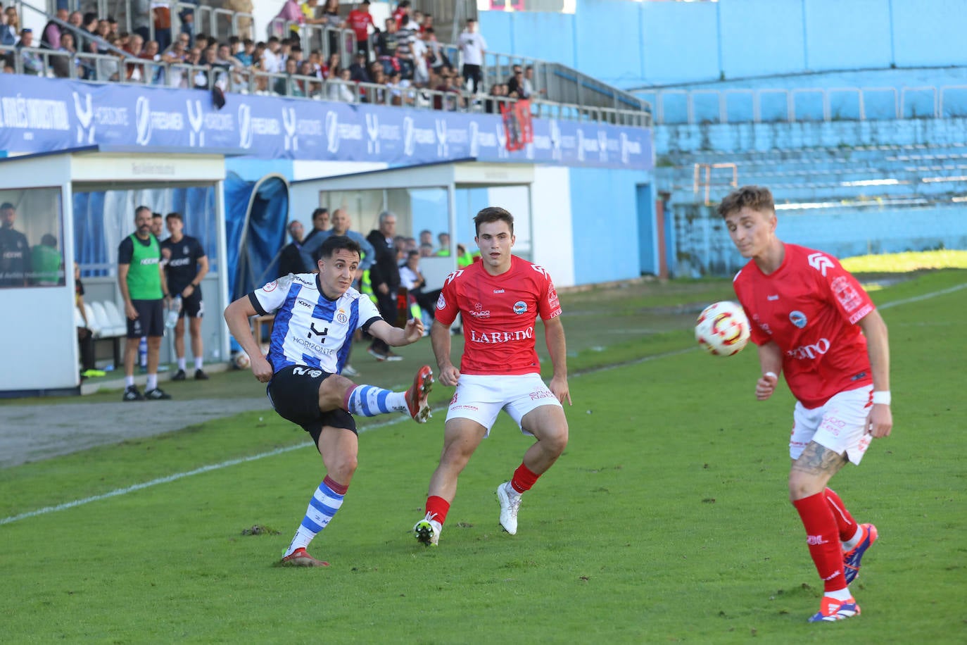 Las mejores imágenes del Real Avilés - Laredo