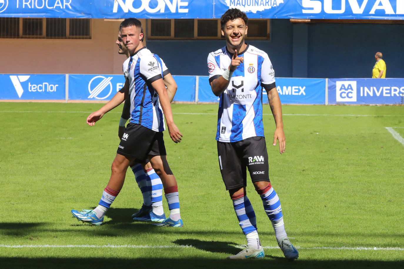 Las mejores imágenes del Real Avilés - Laredo