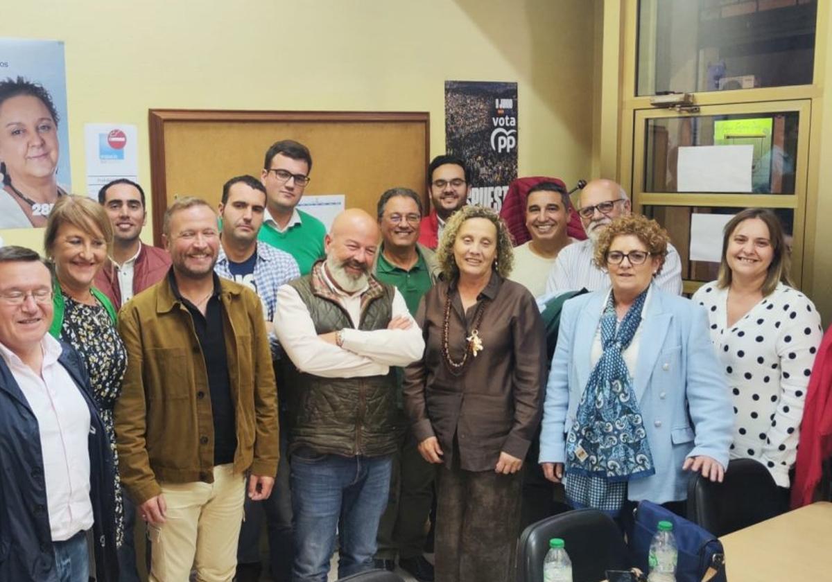 Reunión comarcal del PP en las cuencas, en la que participó la secretaria general regional, Beatriz Llaneza.