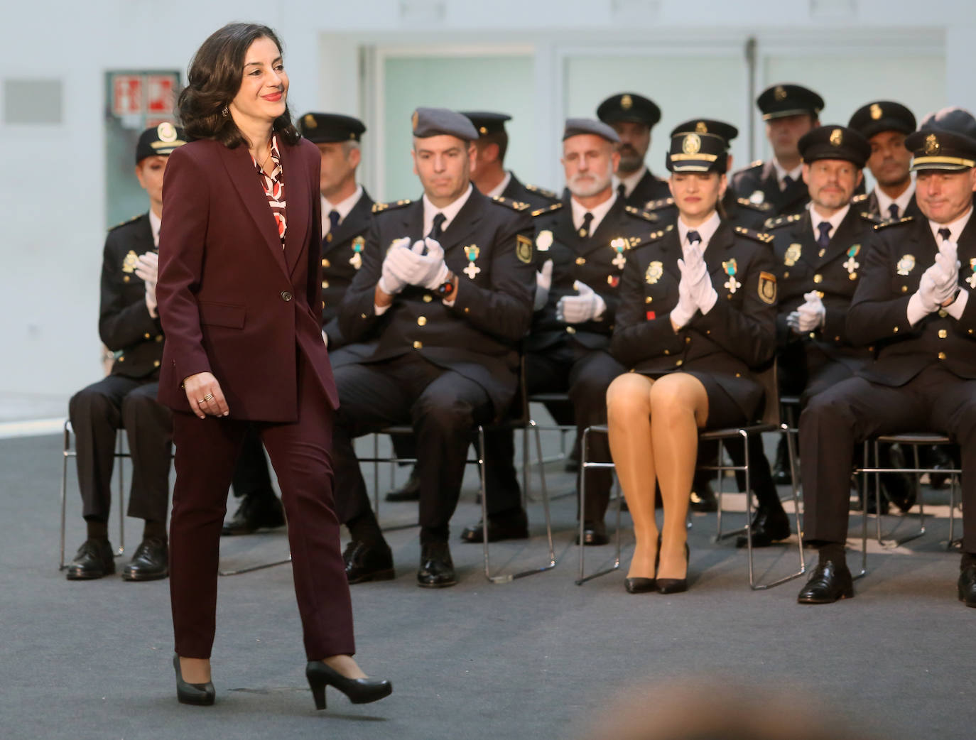 Honores en Oviedo en la celebración de la Policía Nacional por los Ángeles Custodios