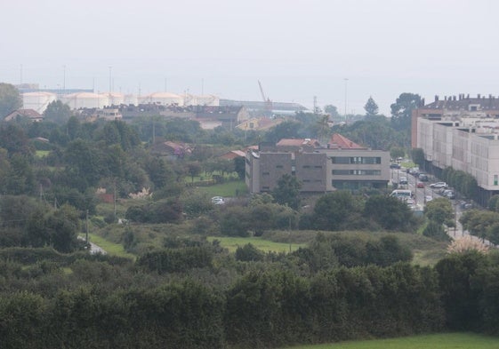 Terrenos por los que el ministerio quiere que transcurra el vial de Jove en superficie.