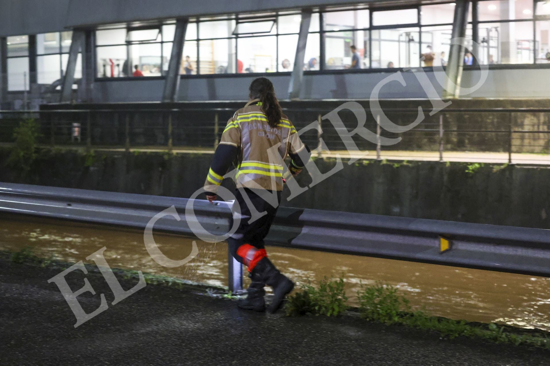 Amplio dispositivo en Gijón para hallar una cabeza en la zona de El Piles