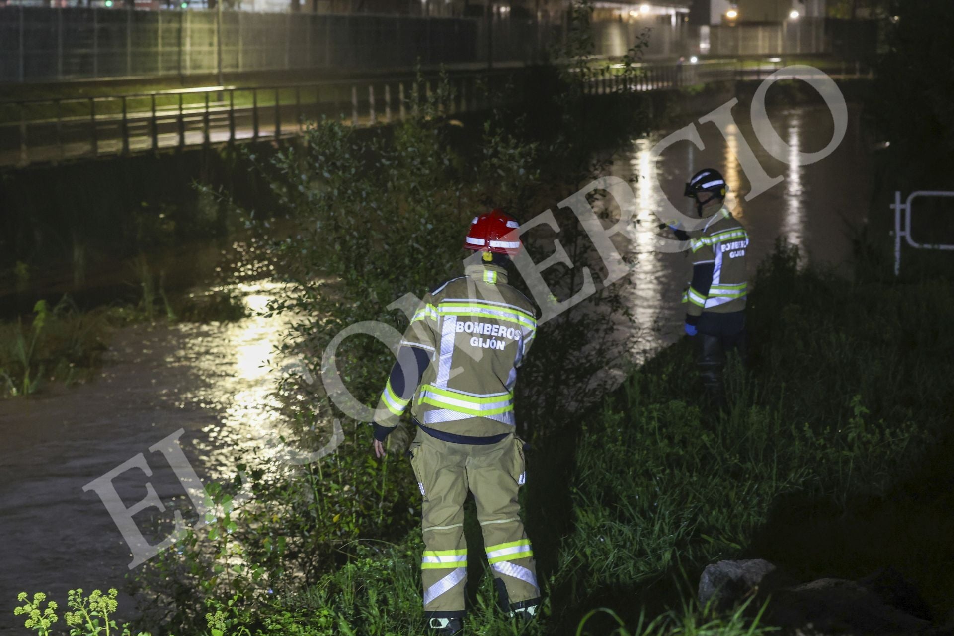 Amplio dispositivo en Gijón para hallar una cabeza en la zona de El Piles