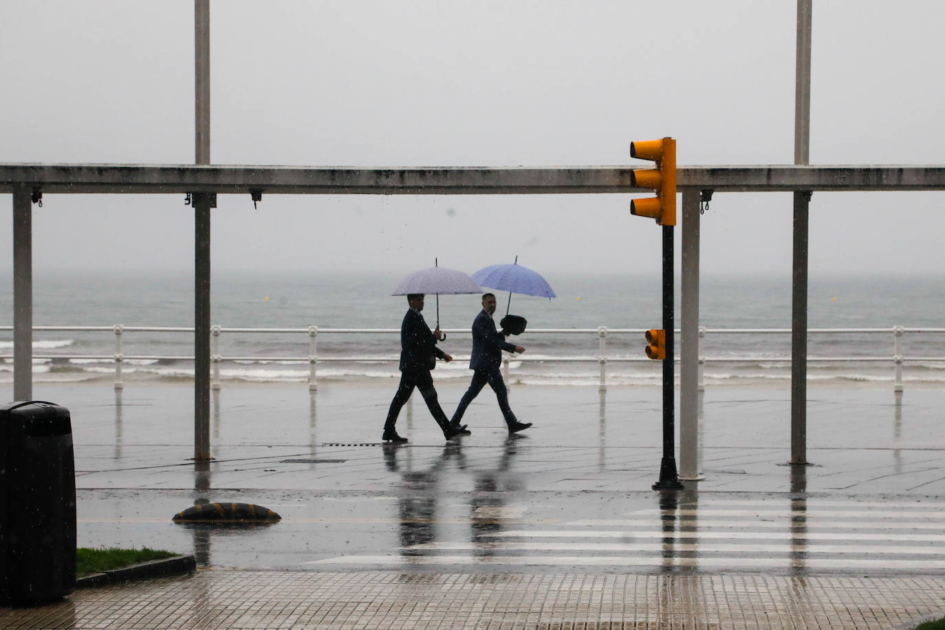 La lluvia viene para quedarse en Asturias: las imágenes del tiempo