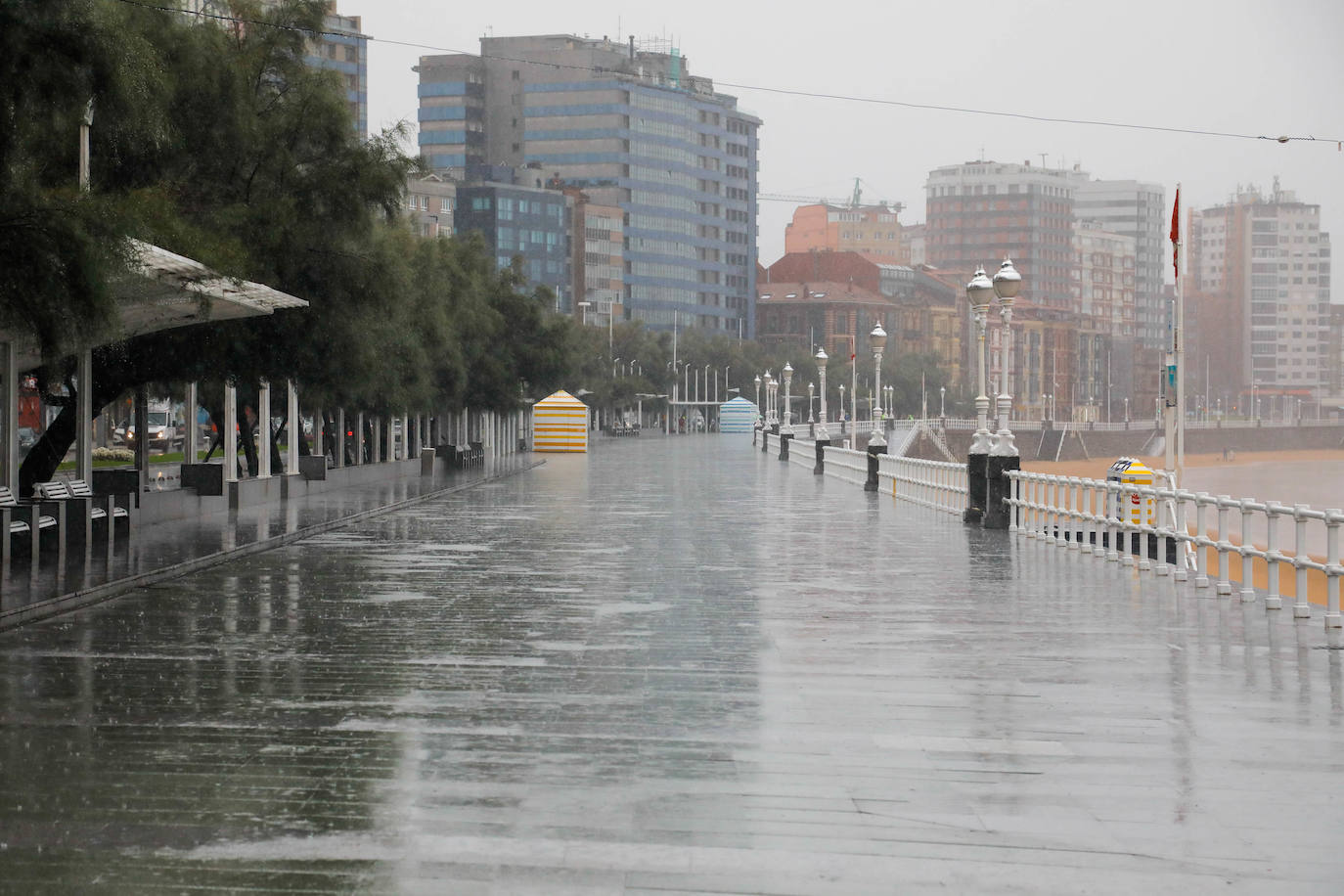 La lluvia viene para quedarse en Asturias: las imágenes del tiempo