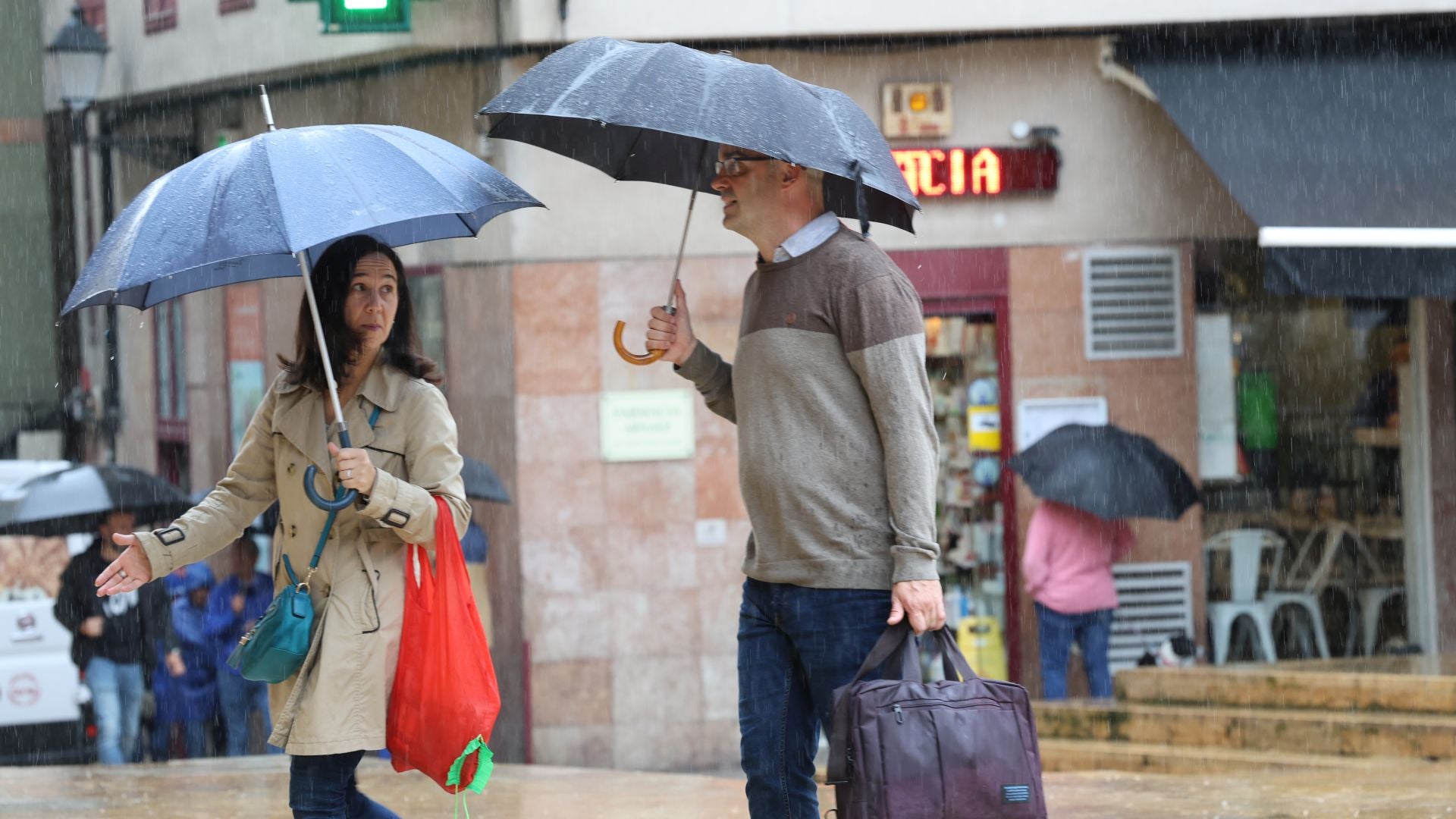 La lluvia viene para quedarse en Asturias: las imágenes del tiempo