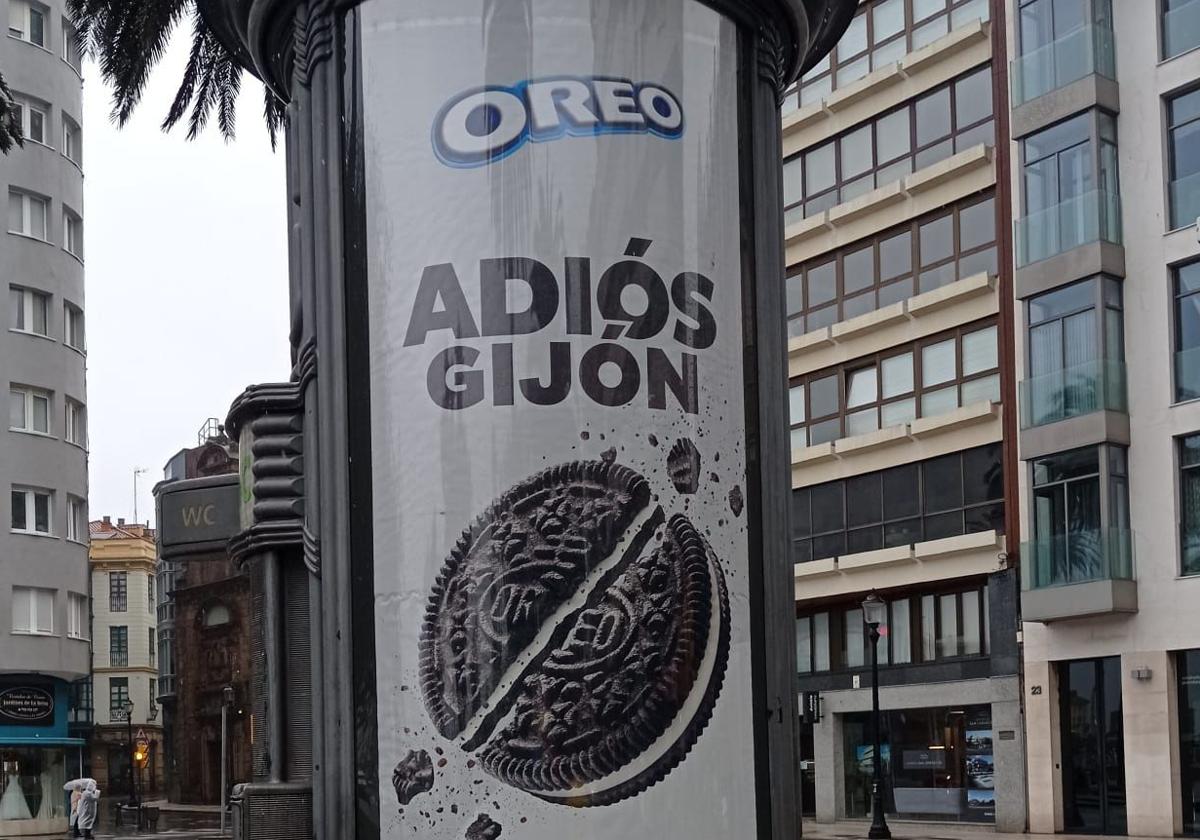 Una de las publicidades que ha colodado Oreo en Gijón.