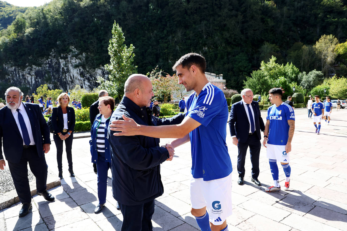 La Santina bendice al Real Oviedo, en imágenes