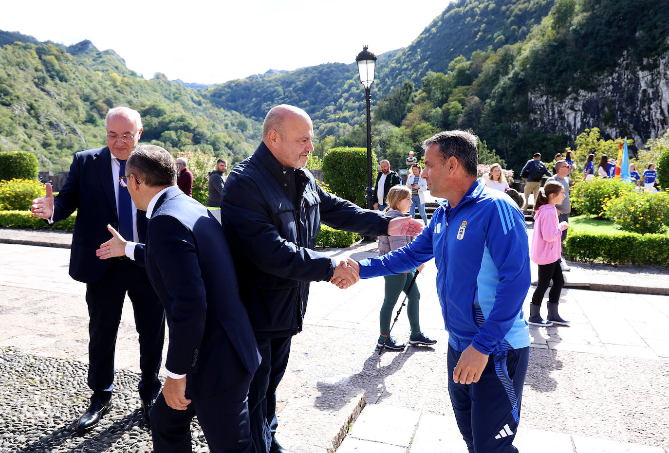 La Santina bendice al Real Oviedo, en imágenes