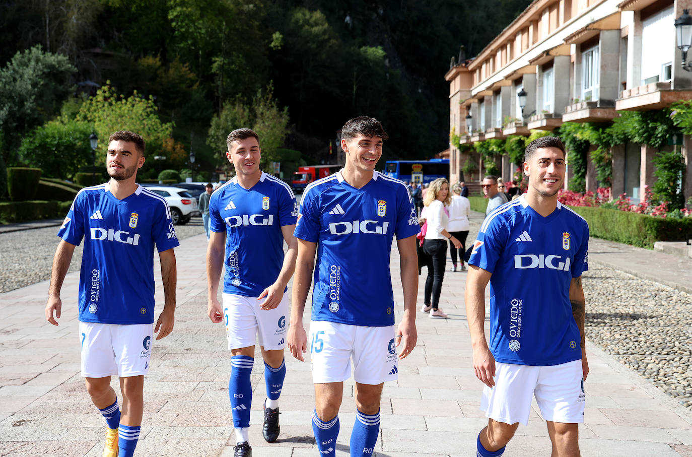 La Santina bendice al Real Oviedo, en imágenes