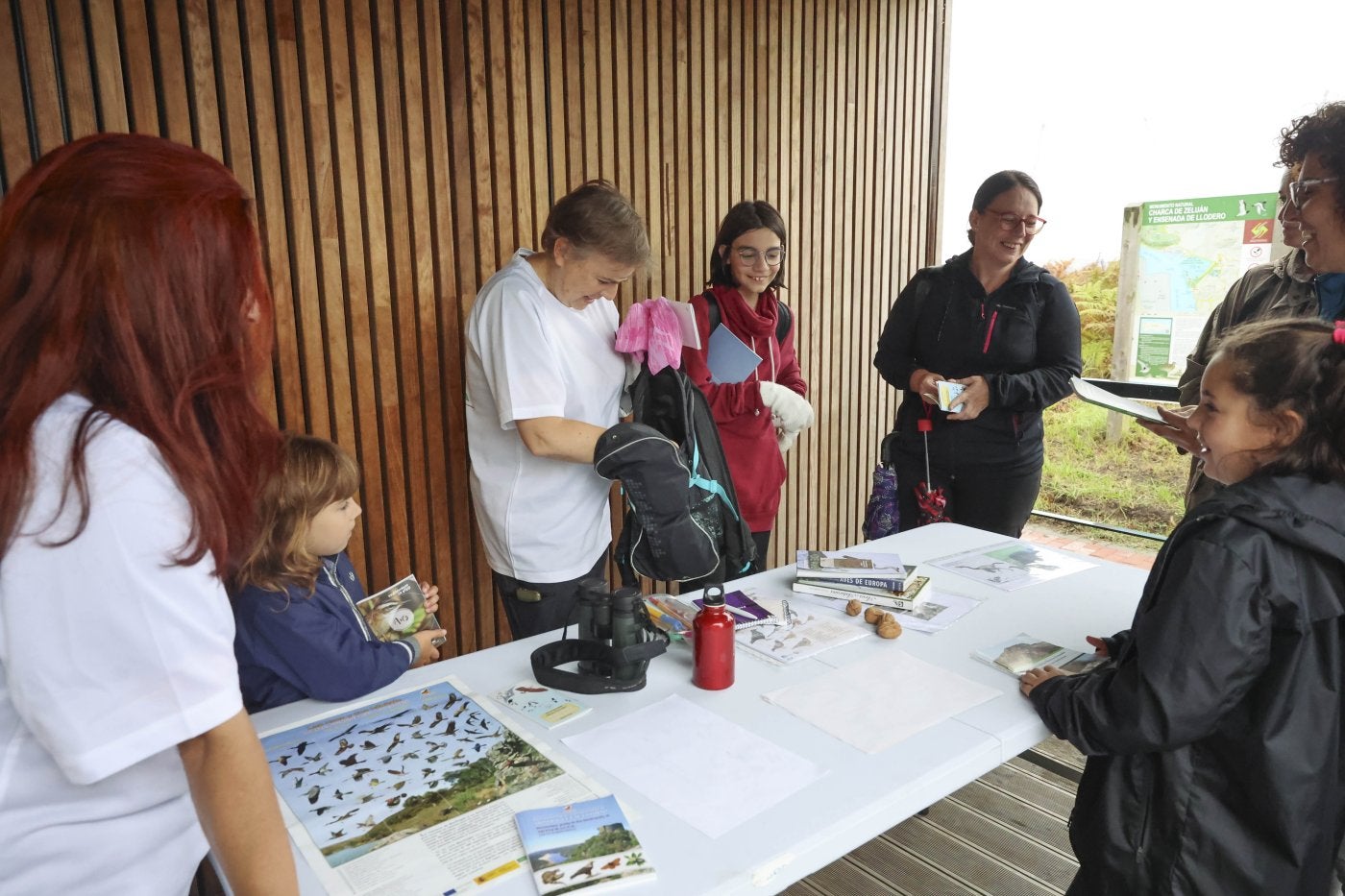 Los más pequeños descubren las aves que habitan en la ría