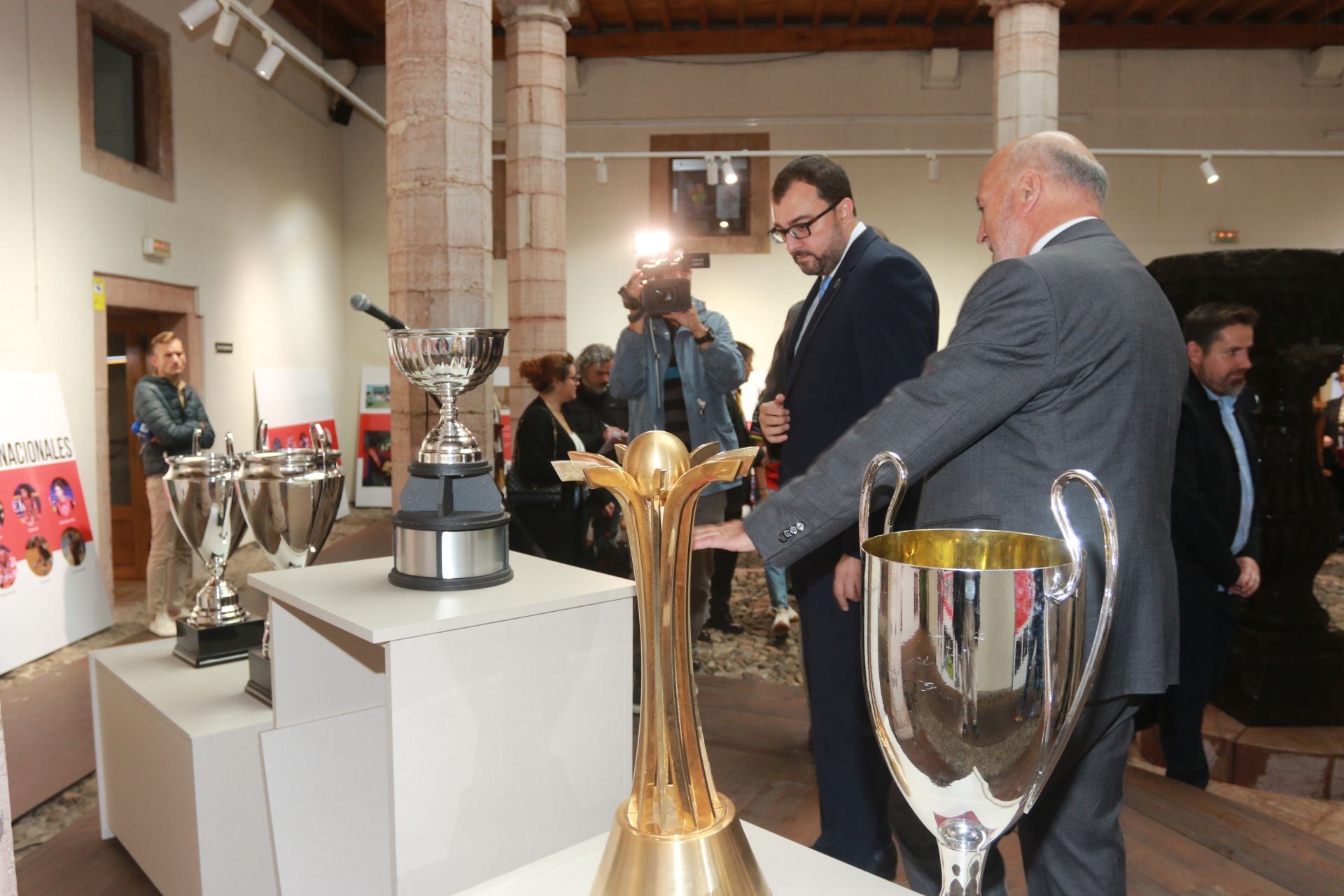 Moscones de Oro a quienes «representan la cultura de un pueblo y la búsqueda de la excelencia»