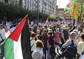 Más de un millar de personas se manifiesta en Gijón en apoyo a Palestina