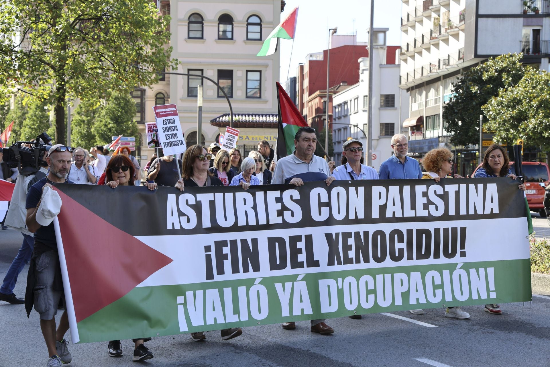 Más de un millar de personas se manifiesta en Gijón en apoyo a Palestina