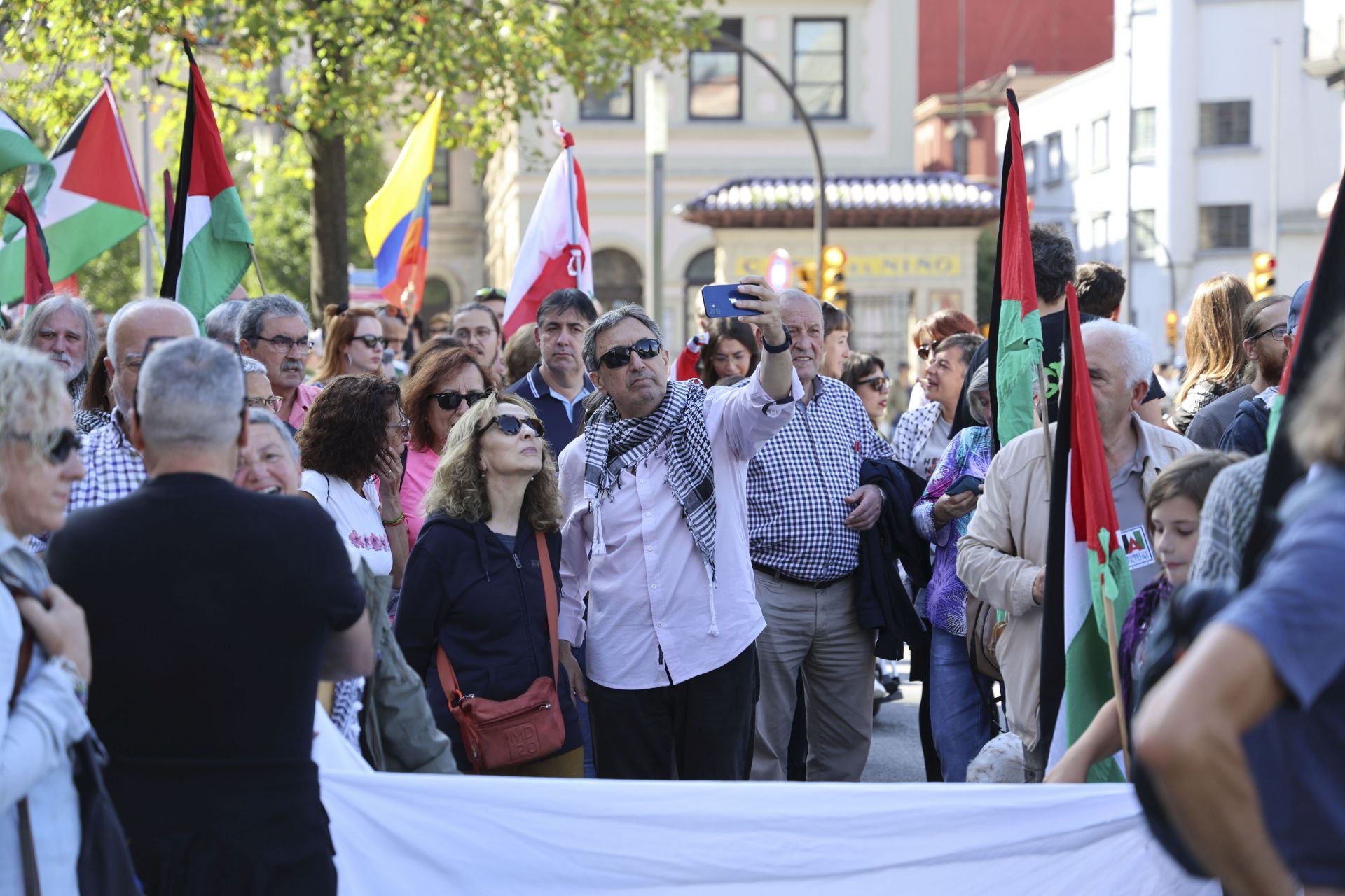 Más de un millar de personas se manifiesta en Gijón en apoyo a Palestina