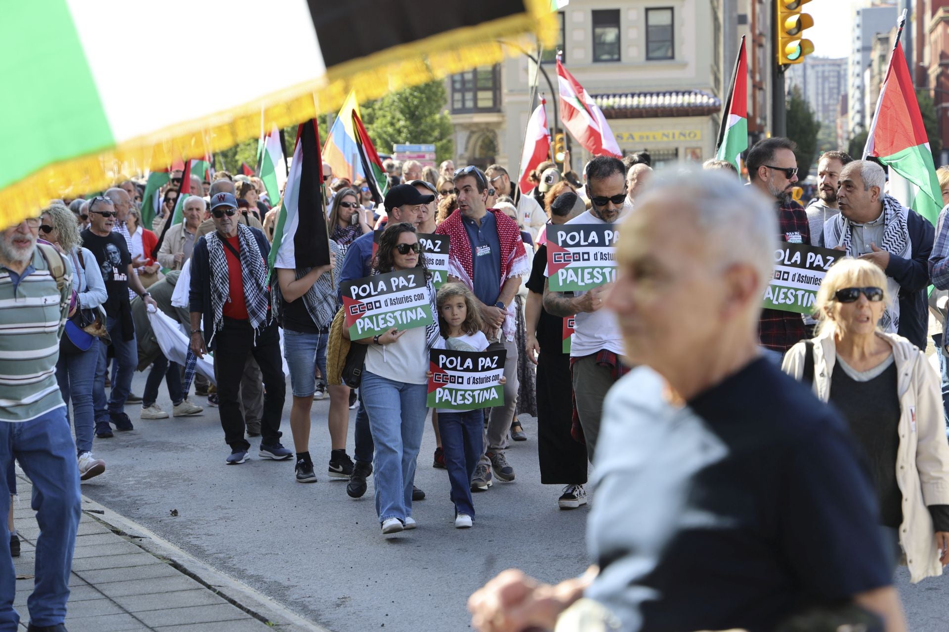 Más de un millar de personas se manifiesta en Gijón en apoyo a Palestina