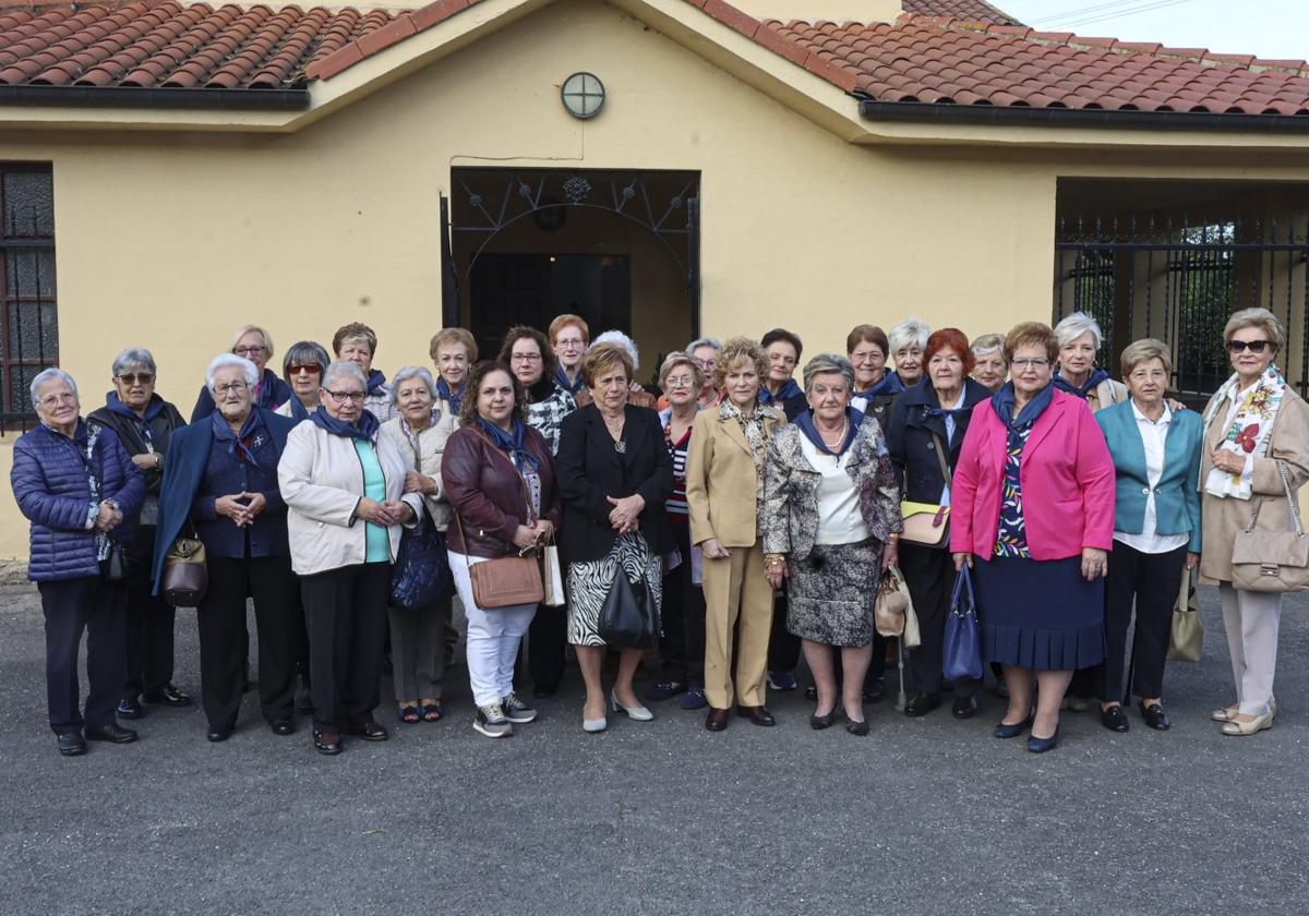 Miembros de la asocaicón Amas de Casa de Nuestra Señora del Rosario, ayer.