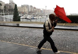 El miércoles habrá rachas máximas de viento a 120 kilómetros por hora en el litoral occidental asturiano.