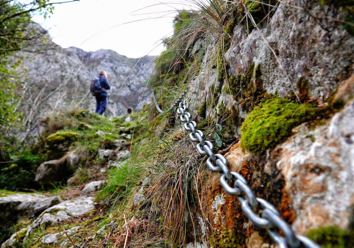 Mucha montaña, paisajes, brañas, aventura, historias de monte puro… pero, sobre todo, muchos montañeros y montañeras asturianas con mucho que contar: el Encuentro de Blogueros y redes sociales de montaña sube Asturias a la palestra