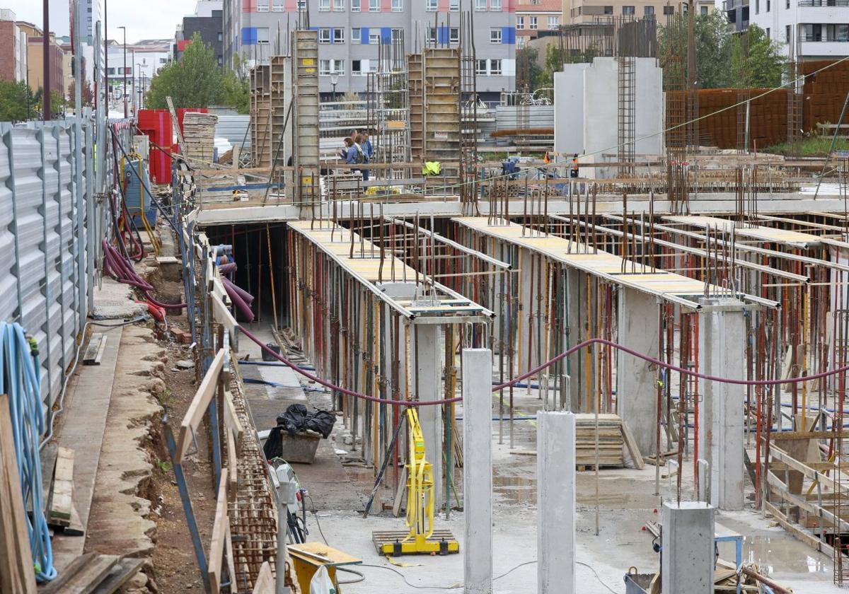 Obras de Nuevo Roces donde falleció el operario Pedro Rodríguez.