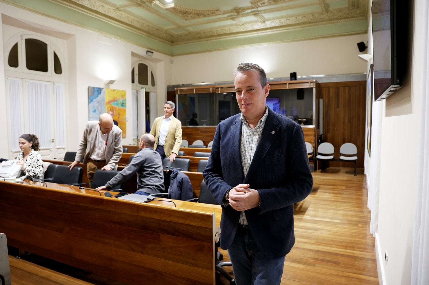 El consejero de Medio Rural, Marcelino Marcos Líndez, antes de someterse a las preguntas de la oposición en la comisión que controla su área en la Junta General.