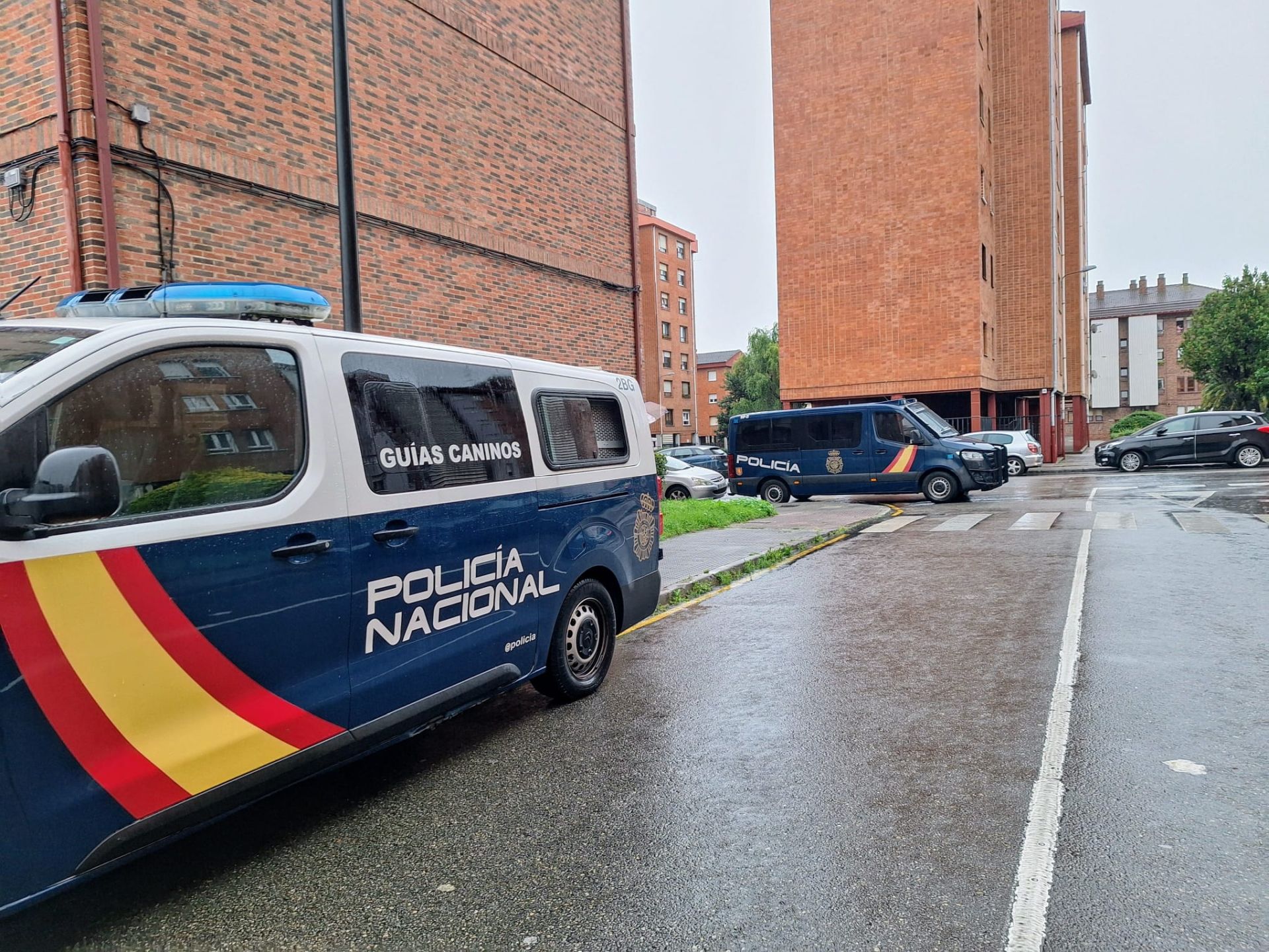 Redada en Avilés: fuerte presencia policial y registros en varios pisos