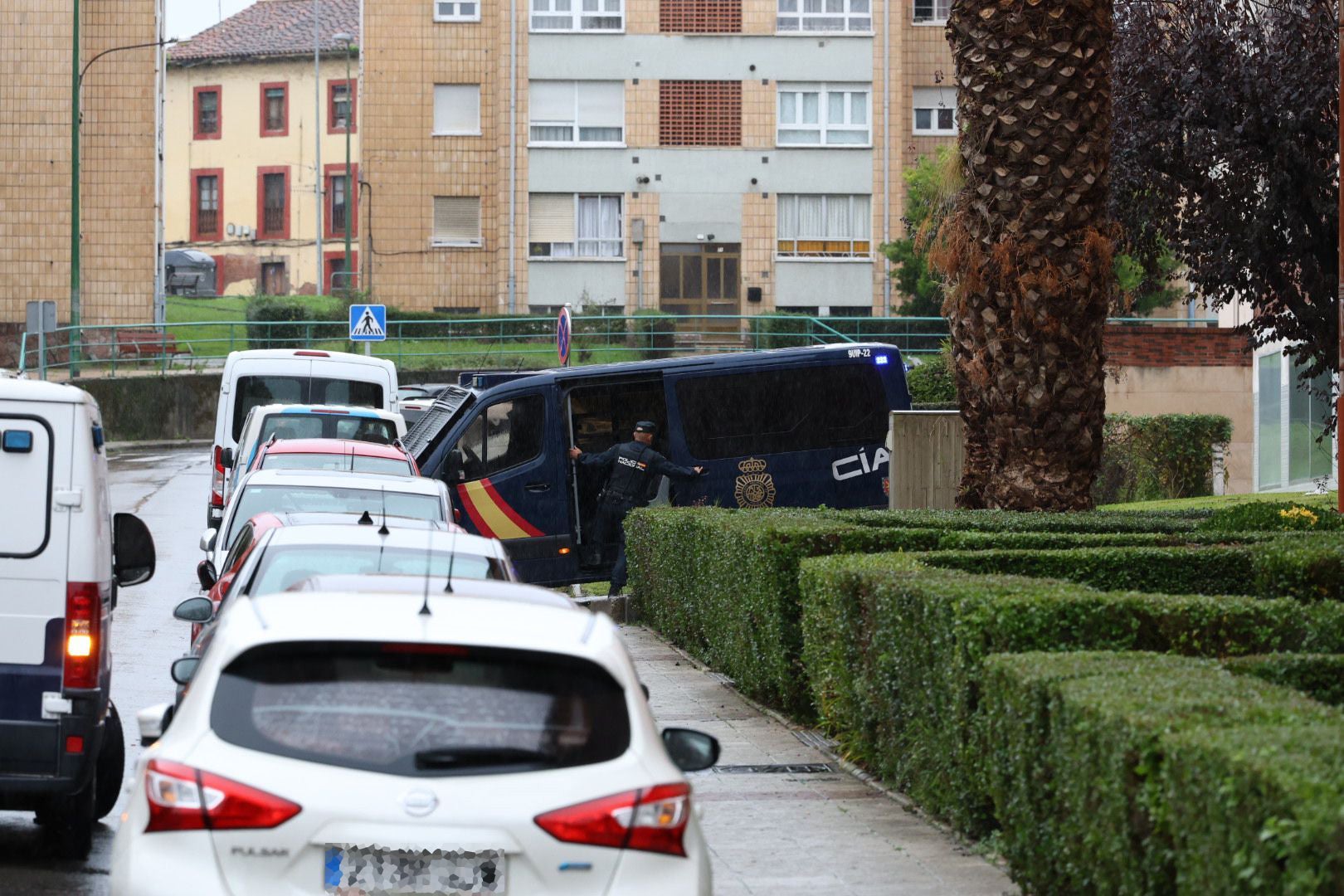 Redada en Avilés: fuerte presencia policial y registros en varios pisos