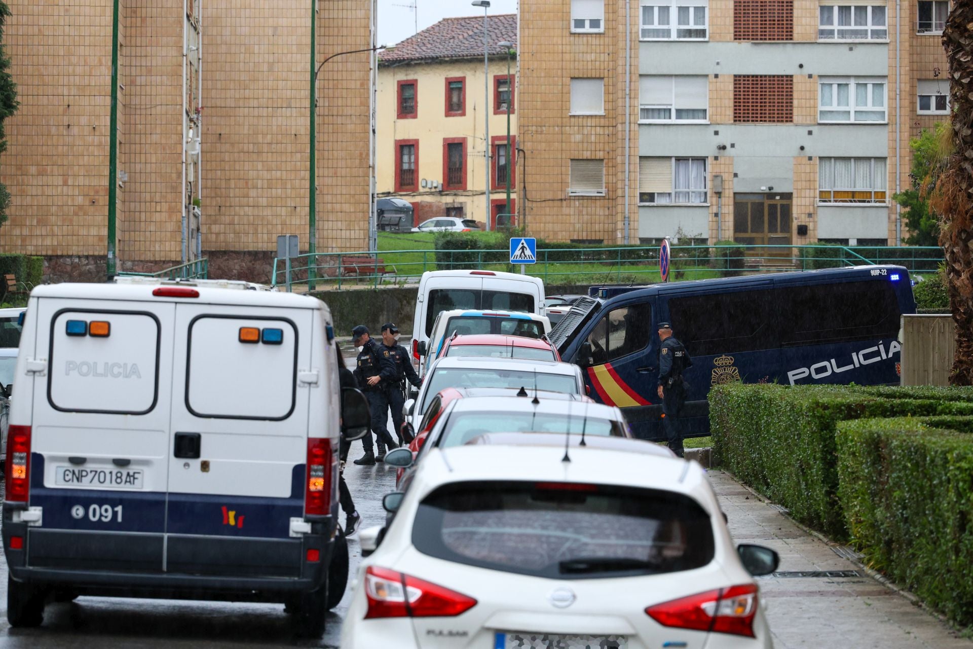 Redada en Avilés: fuerte presencia policial y registros en varios pisos