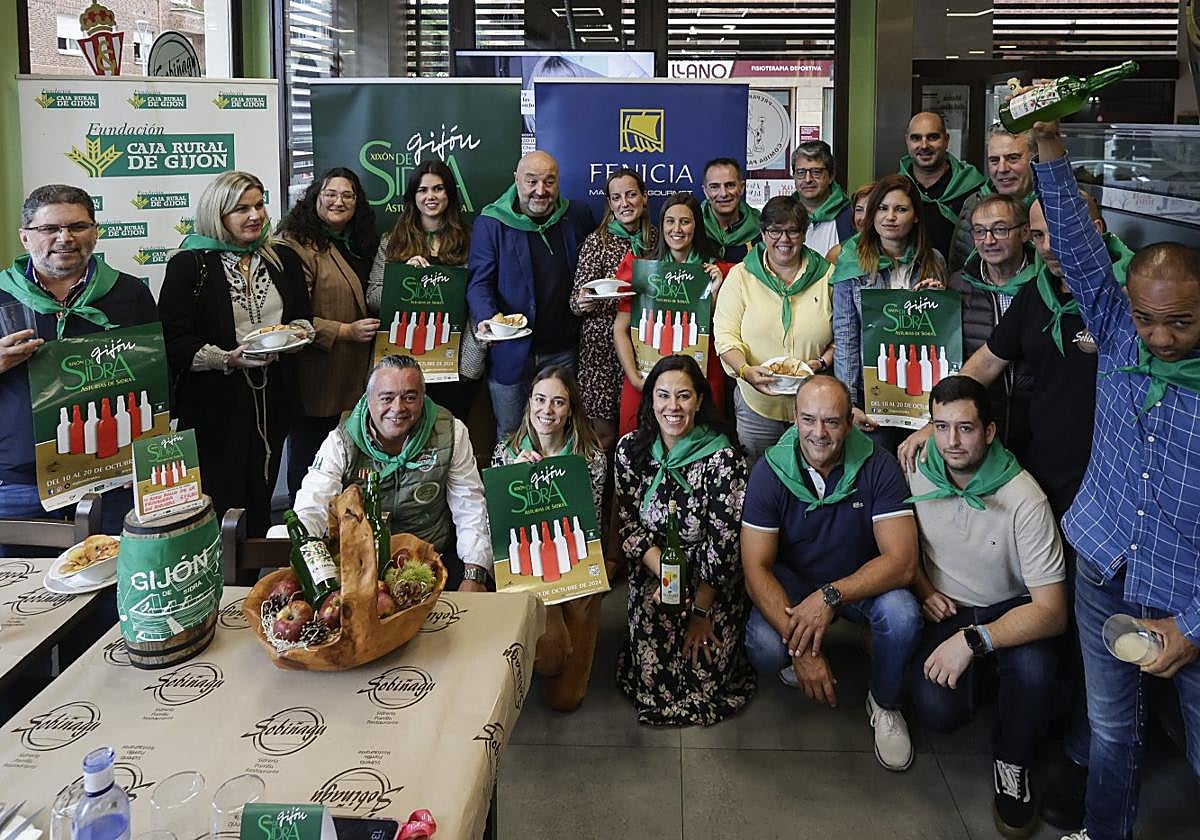 Algunos participantes en Gijón de Sidras, en El Sobiñagu.