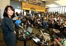 Han Kang, en 2016, durante una rueda de prensa tras ganar el premio Booker.