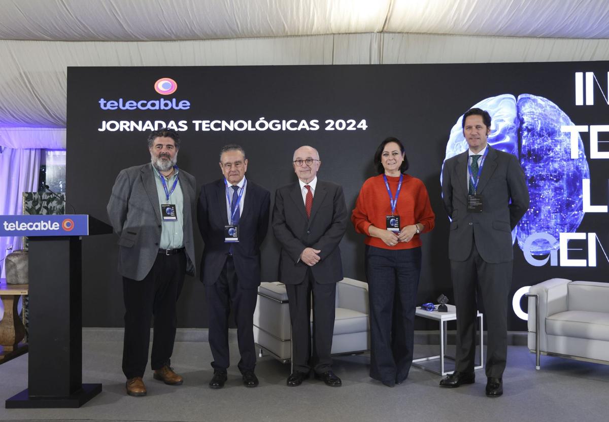 Octavio Villa, Andrés Pedreño, Joaquín Almunia, Carmen Reina y Juan Acuña, antes de dar inicio a la Jornadas Tecnológicas.