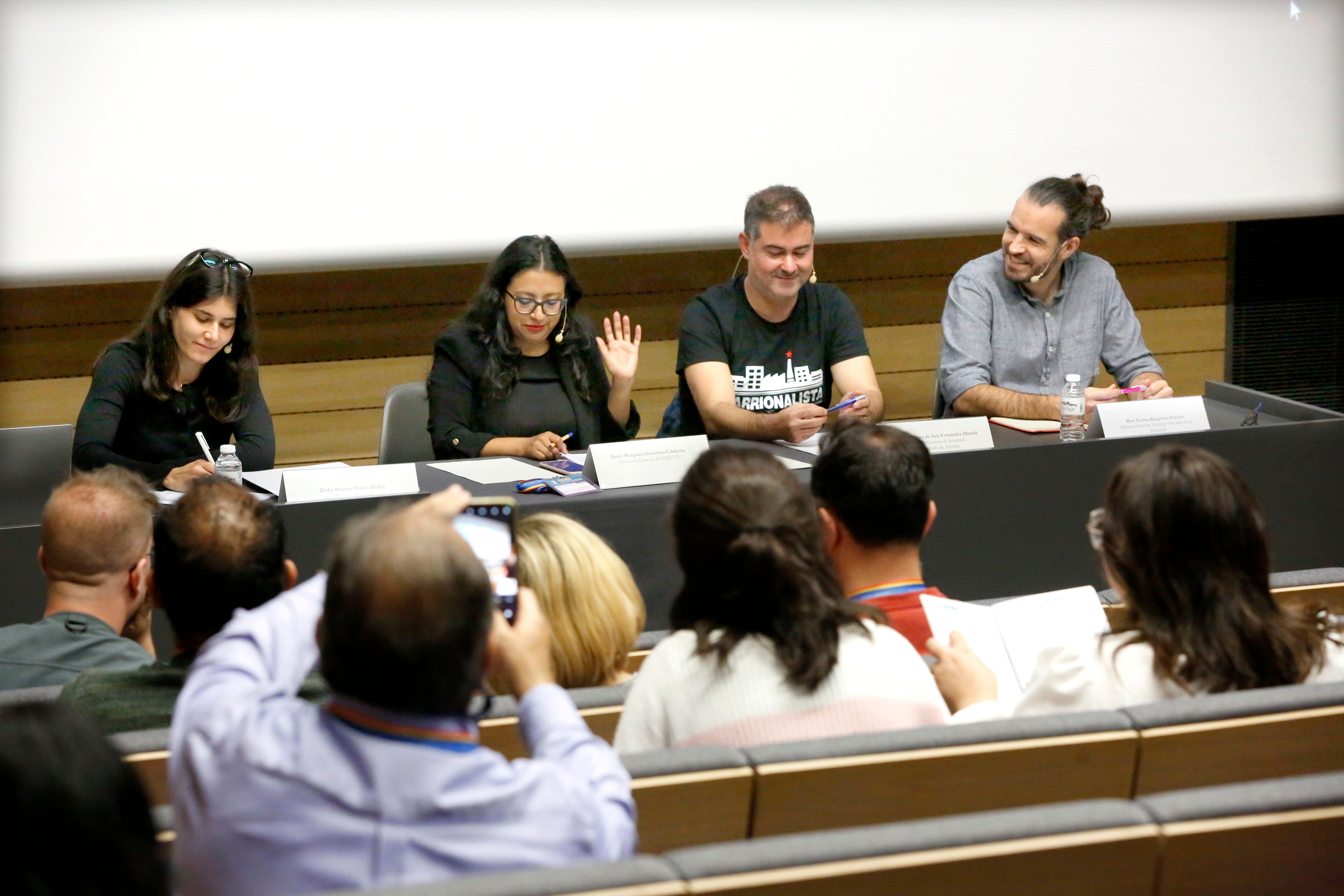 Raquel Martín, Margarita Guerrero, Francisco de Asís y Txema Burgaleta, en la mesa redonda.