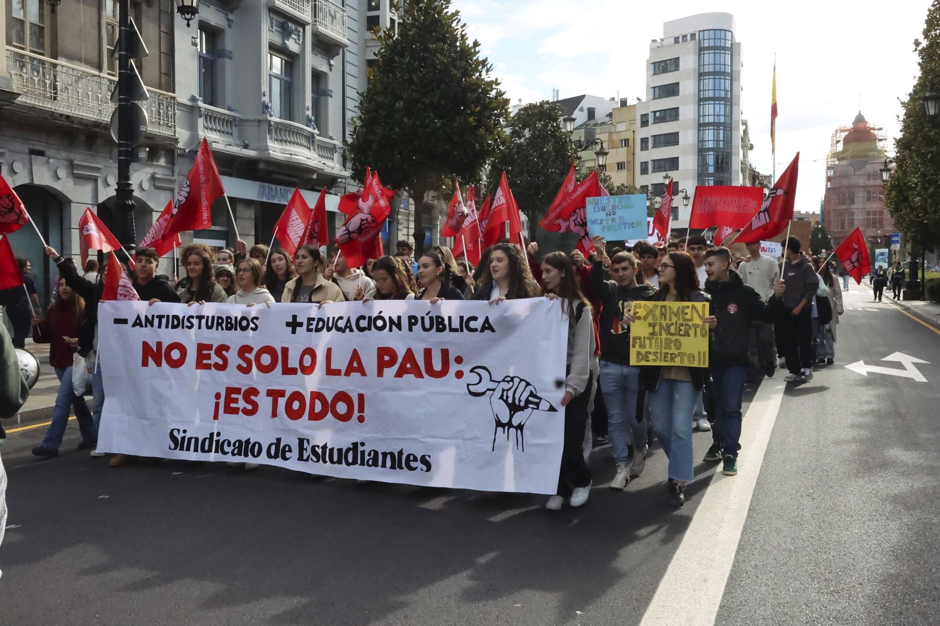 Movilización de estudiantes en Asturias para exigir los modelos de la Selectividad