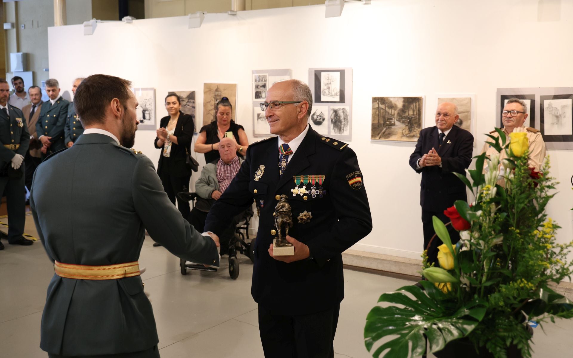 La Guardia Civil celebra el día de su patrona, la Virgen del Pilar, en Avilés