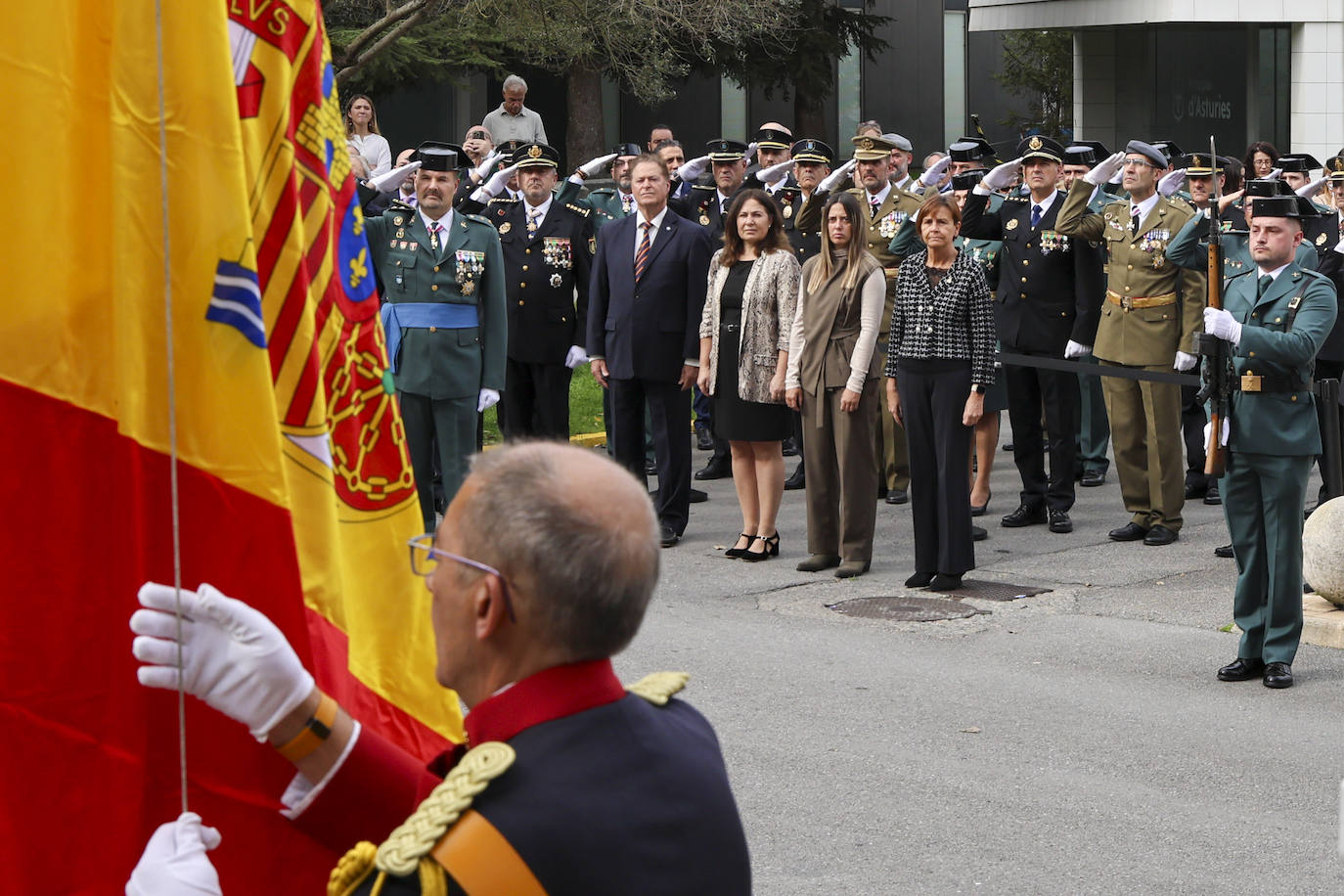 La Guardia Civil celebra el Día del Pilar en Gijón