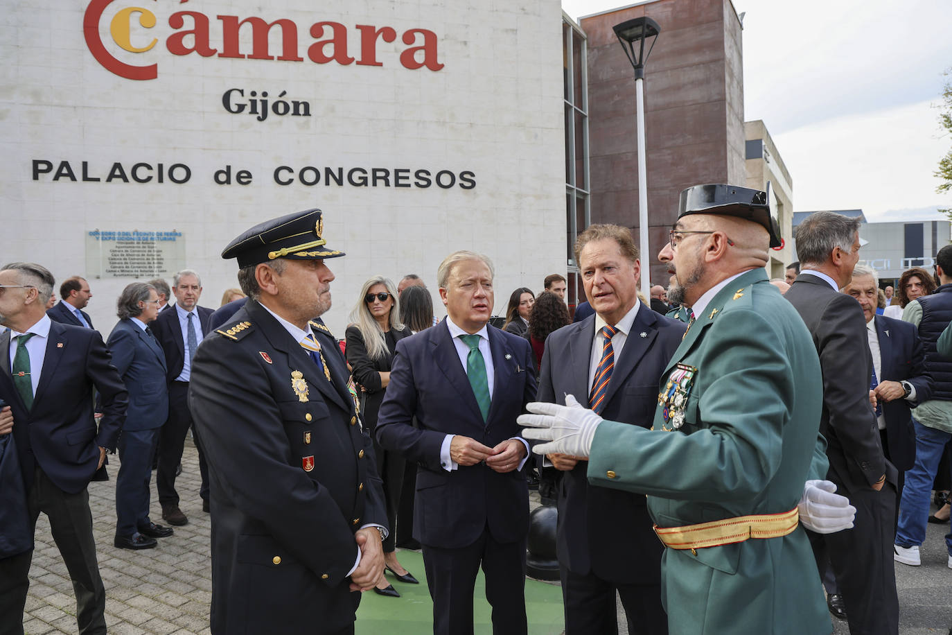 La Guardia Civil celebra el Día del Pilar en Gijón