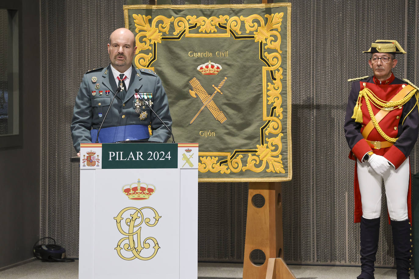 La Guardia Civil celebra el Día del Pilar en Gijón