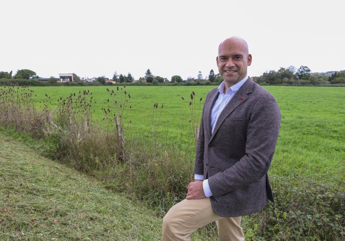 Jesús Martínez Salvador, en los terrenos para la ampliación del Parque Tecnológico.