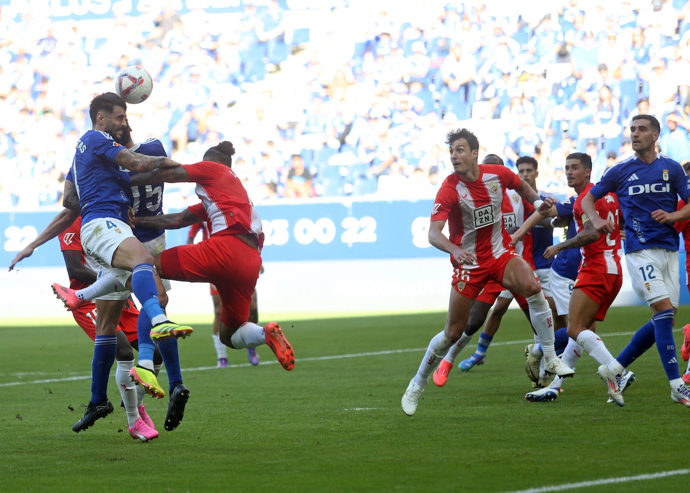 Las mejores imágenes del Real Oviedo contra el Almería (3-2)