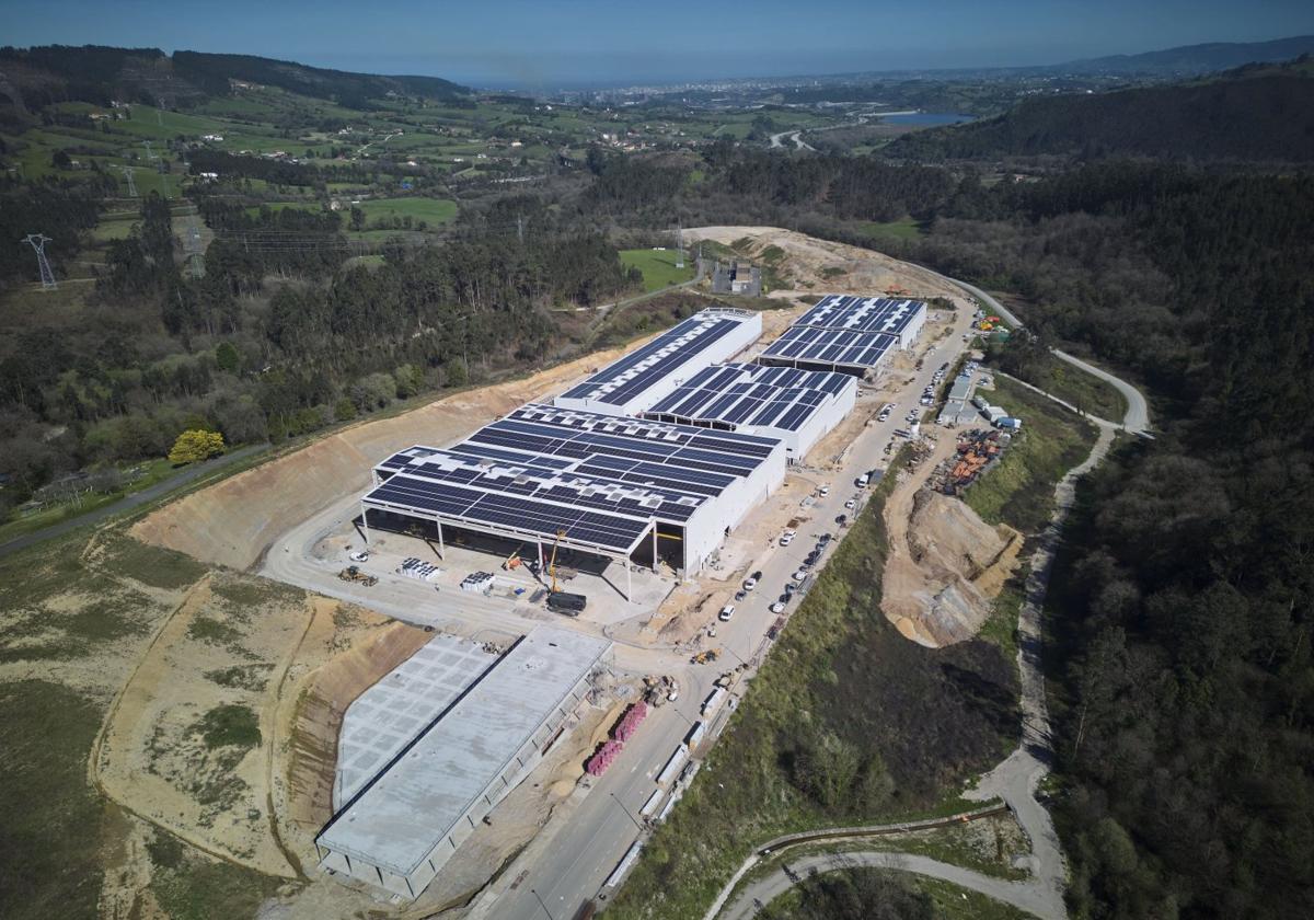 La planta de basura bruta, durante las últimas fases de su construcción.