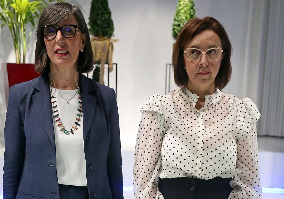 La presidenta de Cogersa y consejera del Principado, Nieves Roqueñí, junto a la gerente de Cogersa, Paz Orviz, esta mañana.