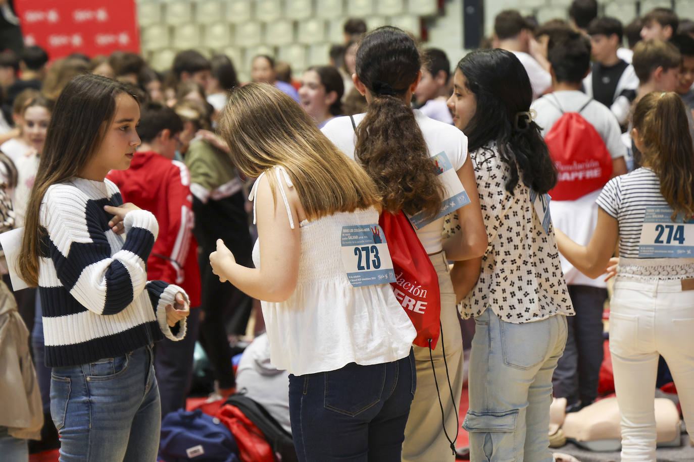 13.000 escolares baten el récord de reanimación simultánea en Gijón