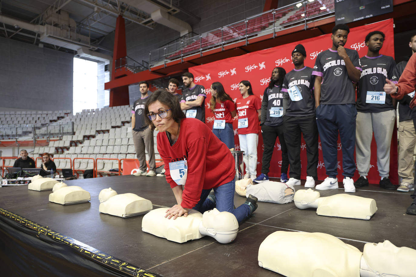 13.000 escolares baten el récord de reanimación simultánea en Gijón