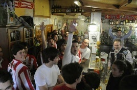 El Río Nalón de Madrid, durante un partido de Primera División disputado en El Molinón entre el Sporting y el Real Madrid en febrero de 2009.