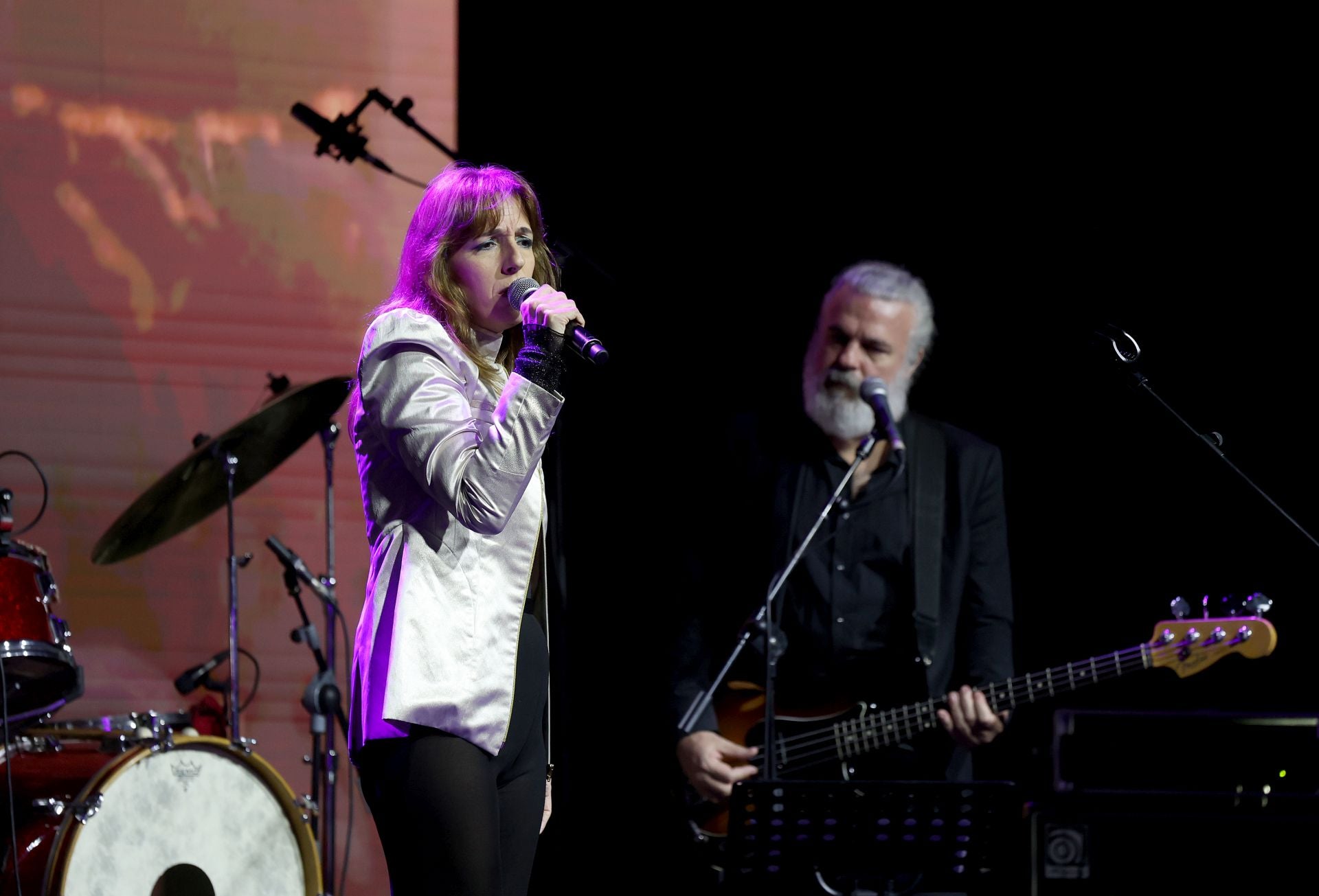 Homenaje a Serrat en la Fábrica de Armas