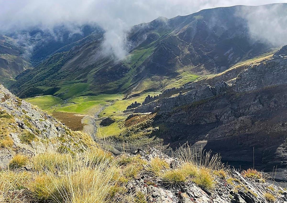 Imagen secundaria 1 - El recorrido desde Tonín de Arbás hasta el Estorbín de Valverde discurre por un paisaje de valle acogedor y tranquilo 