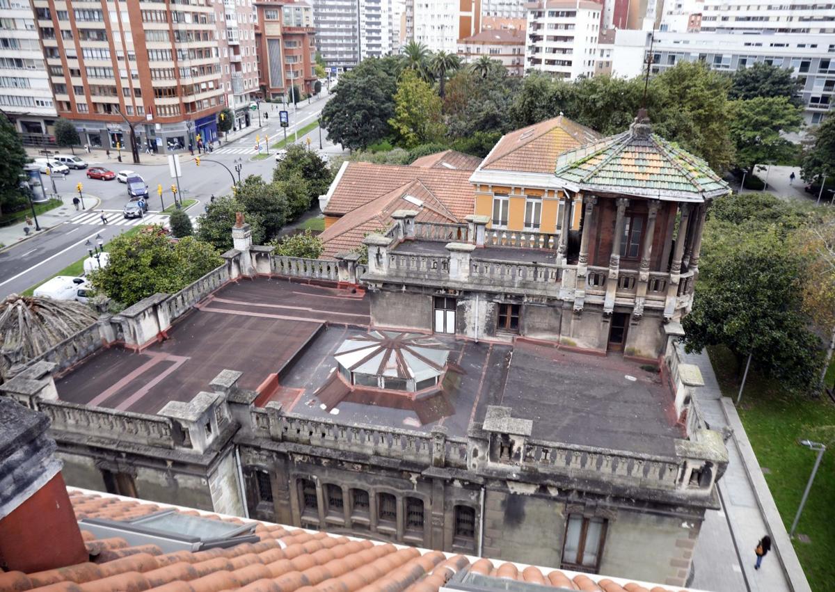 Imagen secundaria 1 - Edificio sede de Telefónica; palacete de la plaza de Europa; y Palacete Monasterio.