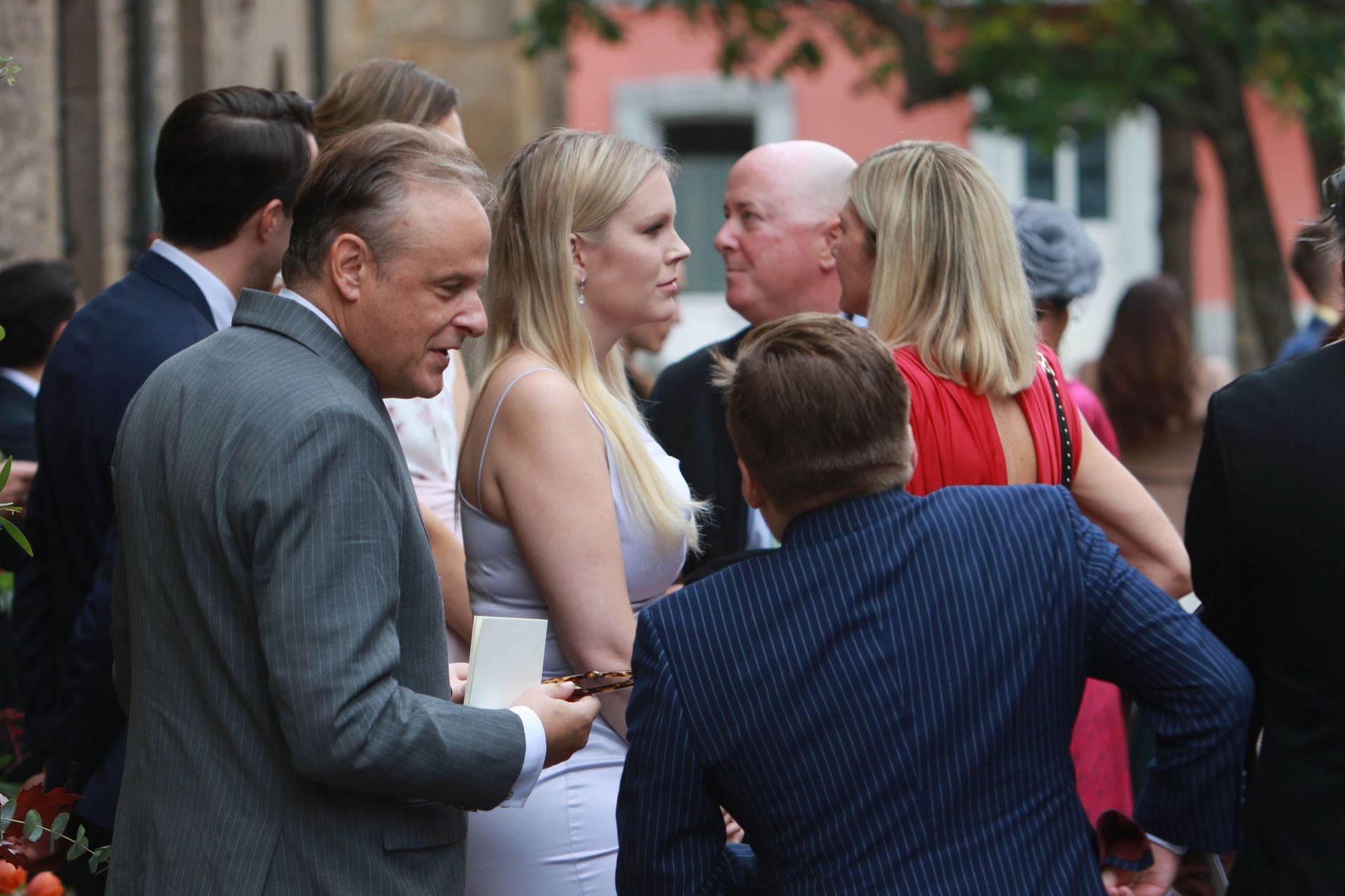 Derroche de estilo y elegancia en una boda con arraigo en Gijón